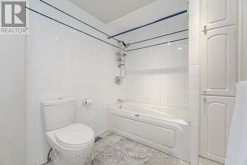 19 Oakwood Avenue N, Mississauga, ON - Indoor Photo Showing Bathroom