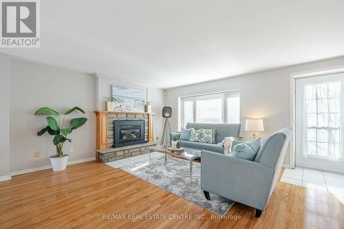 19 Oakwood Avenue N, Mississauga, ON - Indoor Photo Showing Living Room With Fireplace