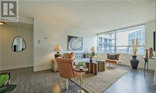 1205 - 155 Kent Street, London, ON - Indoor Photo Showing Living Room