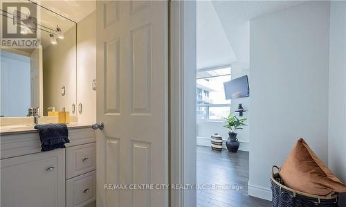 Ensuite bathroom - 1205 - 155 Kent Street, London, ON - Indoor Photo Showing Bathroom