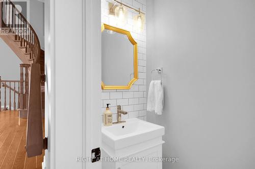 31 Scampton Drive S, Ottawa, ON - Indoor Photo Showing Bathroom