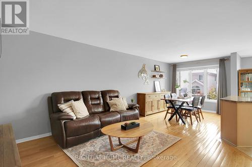 31 Scampton Drive S, Ottawa, ON - Indoor Photo Showing Living Room