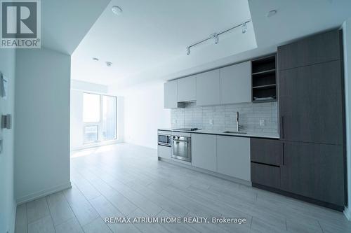 4212 - 55 Mercer Street, Toronto, ON - Indoor Photo Showing Kitchen