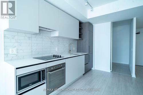 4212 - 55 Mercer Street, Toronto, ON - Indoor Photo Showing Kitchen