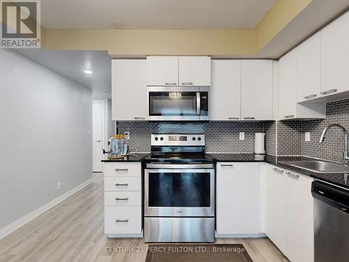 1504 - 2152 Lawrence Avenue E, Toronto, ON - Indoor Photo Showing Kitchen With Upgraded Kitchen