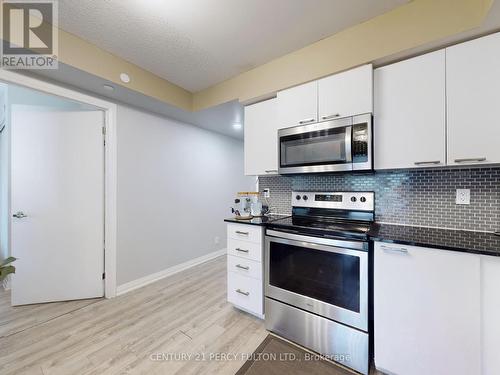 1504 - 2152 Lawrence Avenue E, Toronto, ON - Indoor Photo Showing Kitchen