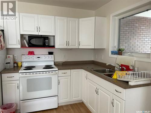 3019 Central Avenue, Waldheim, SK - Indoor Photo Showing Kitchen With Double Sink