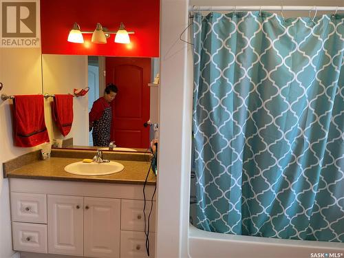 3019 Central Avenue, Waldheim, SK - Indoor Photo Showing Bathroom