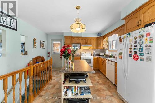 884 Witt Road, Laurentian Valley, ON - Indoor Photo Showing Kitchen With Double Sink