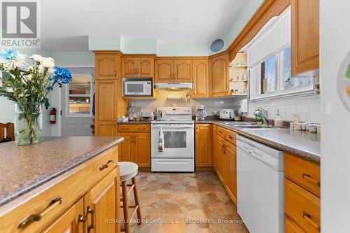 884 Witt Road, Laurentian Valley, ON - Indoor Photo Showing Kitchen With Double Sink