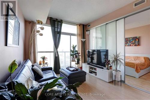 1902 - 75 Queens Wharf Road, Toronto, ON - Indoor Photo Showing Living Room