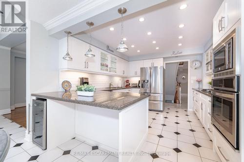 1225 Saddler Circle, Oakville, ON - Indoor Photo Showing Kitchen With Stainless Steel Kitchen With Upgraded Kitchen