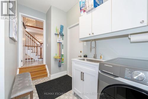 1225 Saddler Circle, Oakville, ON - Indoor Photo Showing Laundry Room