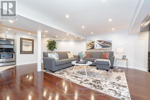 1225 Saddler Circle, Oakville, ON - Indoor Photo Showing Living Room