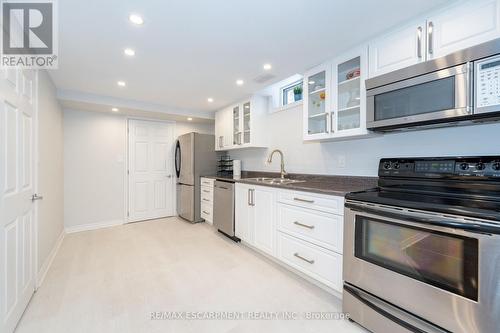 1225 Saddler Circle, Oakville, ON - Indoor Photo Showing Kitchen