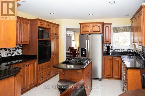 199 Garden Path, Chatham-Kent, ON - Indoor Photo Showing Kitchen With Double Sink