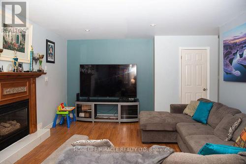 199 Garden Path, Chatham-Kent, ON - Indoor Photo Showing Living Room With Fireplace