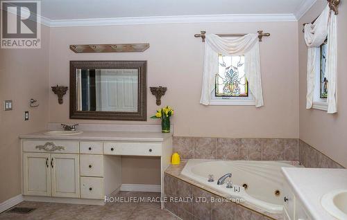 199 Garden Path, Chatham-Kent, ON - Indoor Photo Showing Bathroom