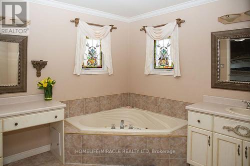 199 Garden Path, Chatham-Kent, ON - Indoor Photo Showing Bathroom