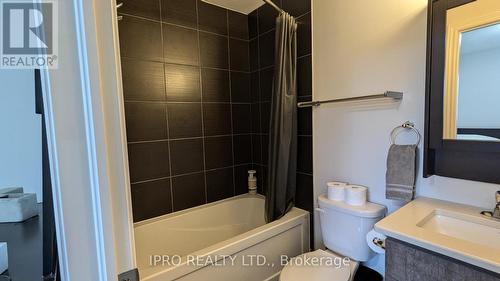 90 Robert Peel Road, Kitchener, ON - Indoor Photo Showing Bathroom