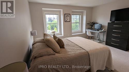 90 Robert Peel Road, Kitchener, ON - Indoor Photo Showing Bedroom