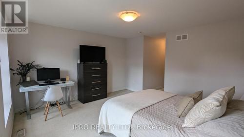 90 Robert Peel Road, Kitchener, ON - Indoor Photo Showing Bedroom