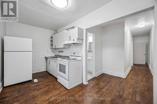 1860 Gerrard Street E, Toronto, ON - Indoor Photo Showing Kitchen