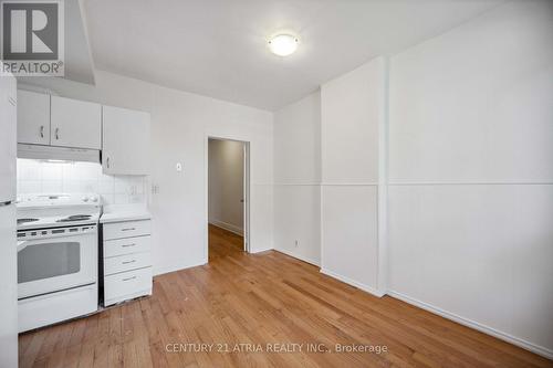 1860 Gerrard Street E, Toronto, ON - Indoor Photo Showing Kitchen