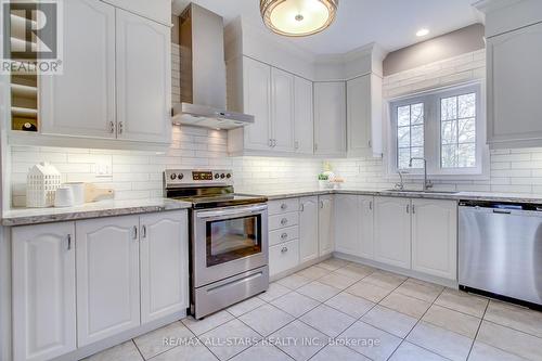 11045 Inglis Drive, Milton, ON - Indoor Photo Showing Kitchen With Upgraded Kitchen