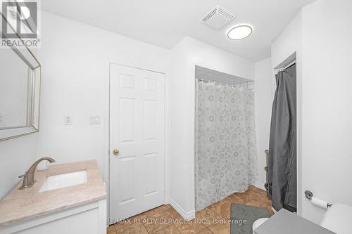 25 Westvillage Drive, Hamilton, ON - Indoor Photo Showing Bathroom