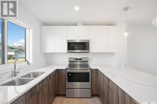 674 Mcormond Drive, Saskatoon, SK - Indoor Photo Showing Kitchen With Double Sink With Upgraded Kitchen