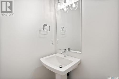 674 Mcormond Drive, Saskatoon, SK - Indoor Photo Showing Bathroom