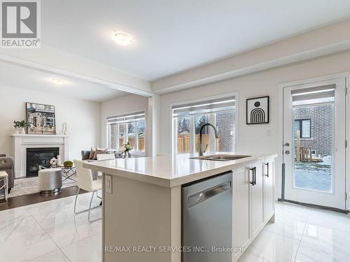 337 Fleetwood Drive, Oshawa, ON - Indoor Photo Showing Kitchen