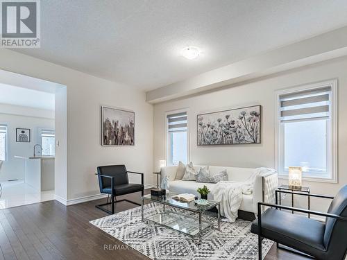 337 Fleetwood Drive, Oshawa, ON - Indoor Photo Showing Living Room