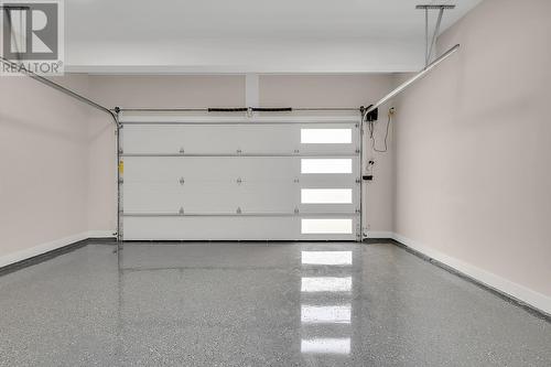 705 Raymer Road, Kelowna, BC - Indoor Photo Showing Garage