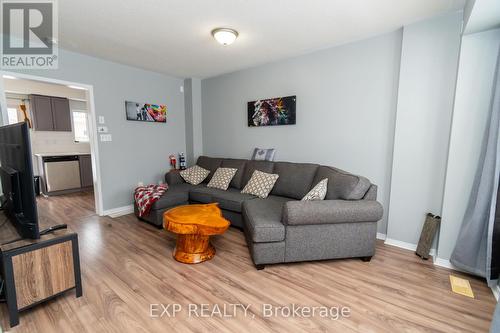 13 Truax Crescent, Essa, ON - Indoor Photo Showing Living Room