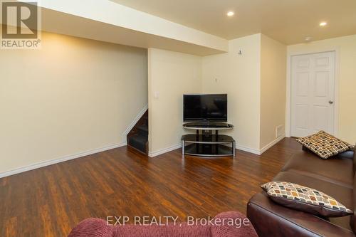 13 Truax Crescent, Essa, ON - Indoor Photo Showing Living Room