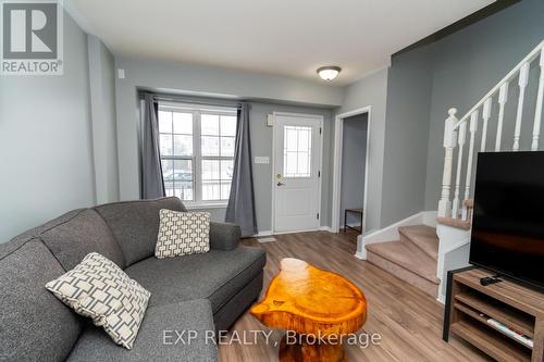 13 Truax Crescent, Essa, ON - Indoor Photo Showing Living Room