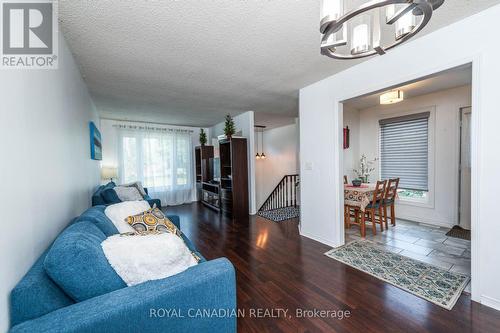 1428 Park Road S, Oshawa, ON - Indoor Photo Showing Living Room