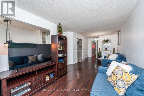 1428 Park Road S, Oshawa, ON - Indoor Photo Showing Living Room