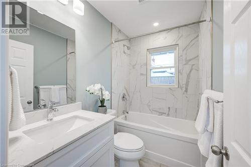 236 Berwick Street, Woodstock, ON - Indoor Photo Showing Bathroom