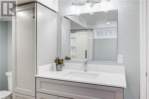 236 Berwick Street, Woodstock, ON - Indoor Photo Showing Bathroom