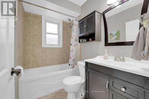 124 East 43Rd Street, Hamilton, ON - Indoor Photo Showing Bathroom