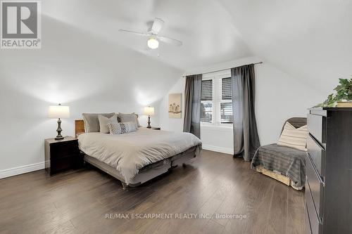 124 East 43Rd Street, Hamilton, ON - Indoor Photo Showing Bedroom