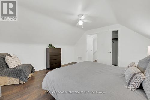 124 East 43Rd Street, Hamilton, ON - Indoor Photo Showing Bedroom