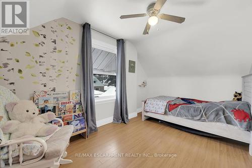 124 East 43Rd Street, Hamilton, ON - Indoor Photo Showing Bedroom