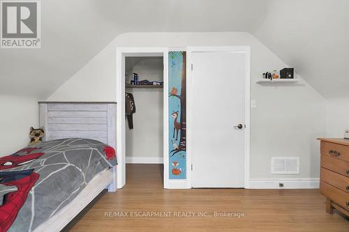 124 East 43Rd Street, Hamilton, ON - Indoor Photo Showing Bedroom