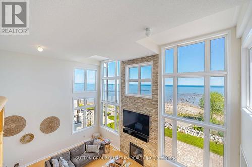 25 Waterview Road, Wasaga Beach, ON - Indoor Photo Showing Living Room With Fireplace