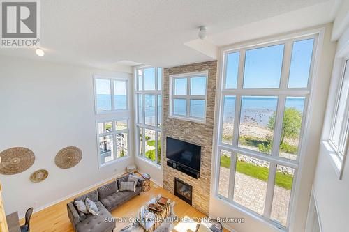 25 Waterview Road, Wasaga Beach, ON - Indoor Photo Showing Living Room With Fireplace