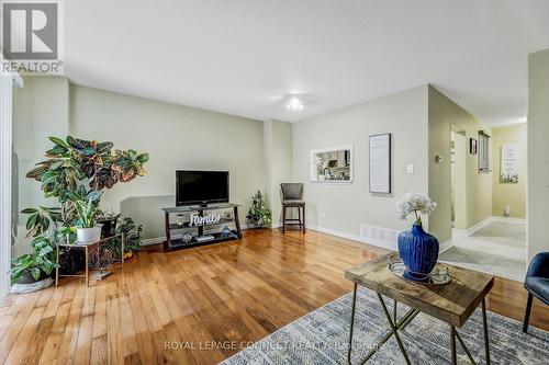 29 - 2451 Bridletowne Circle, Toronto, ON - Indoor Photo Showing Living Room